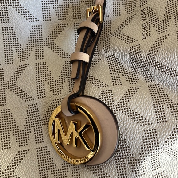 White and beige MK barely used. Matching wallet available - Picture 2 of 3